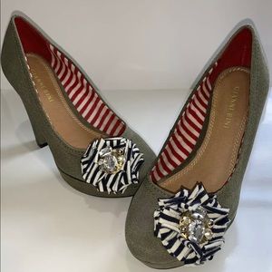 Womens Sz 6.5M Gianni Bini Green Canvas High Heels
